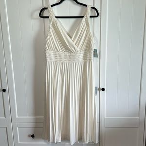 NWT-Suzi Chin for maggy boutique - Size 12 -Pleated/sleeveless